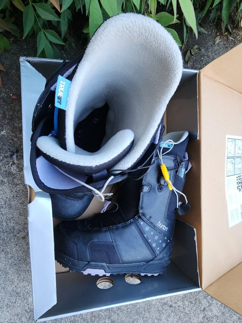 Burton euc women